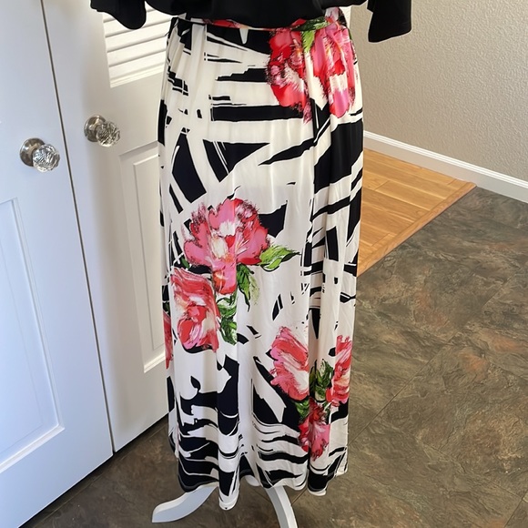 Isabel Hayley | NWT Floral Maxi Dress - Picture 6 of 7